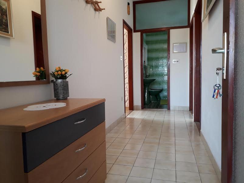Apartmani Mila A1 & A2 & 3 Трогір Екстер'єр фото