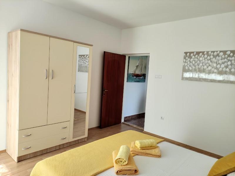 Apartmani Mila A1 & A2 & 3 Трогір Екстер'єр фото