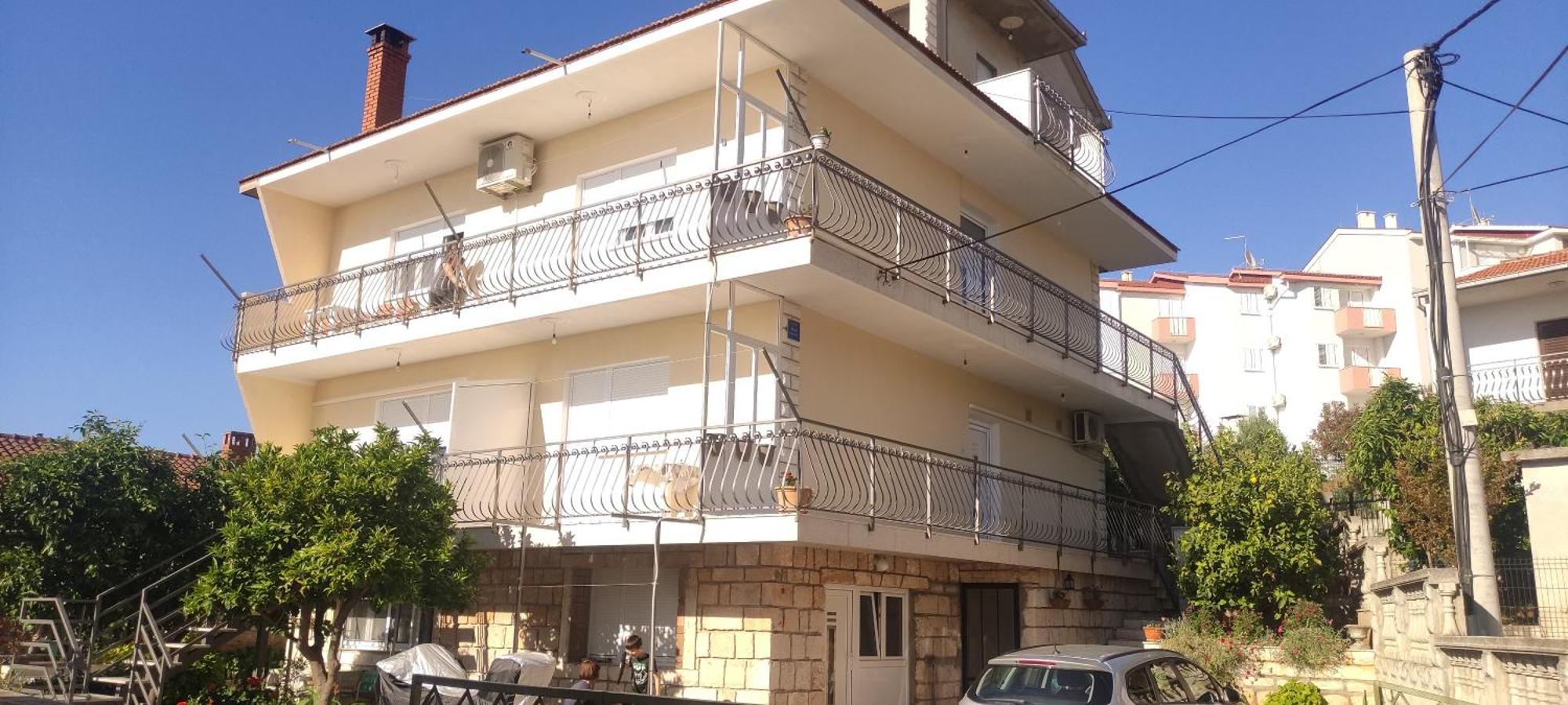 Apartmani Mila A1 & A2 & 3 Трогір Екстер'єр фото
